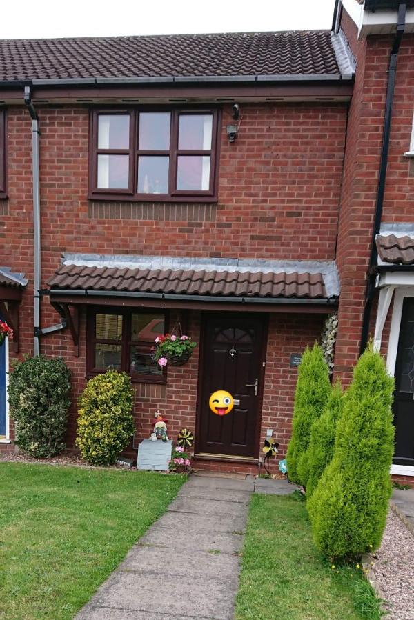 2 bedroom house in Burntwood House Exchange
