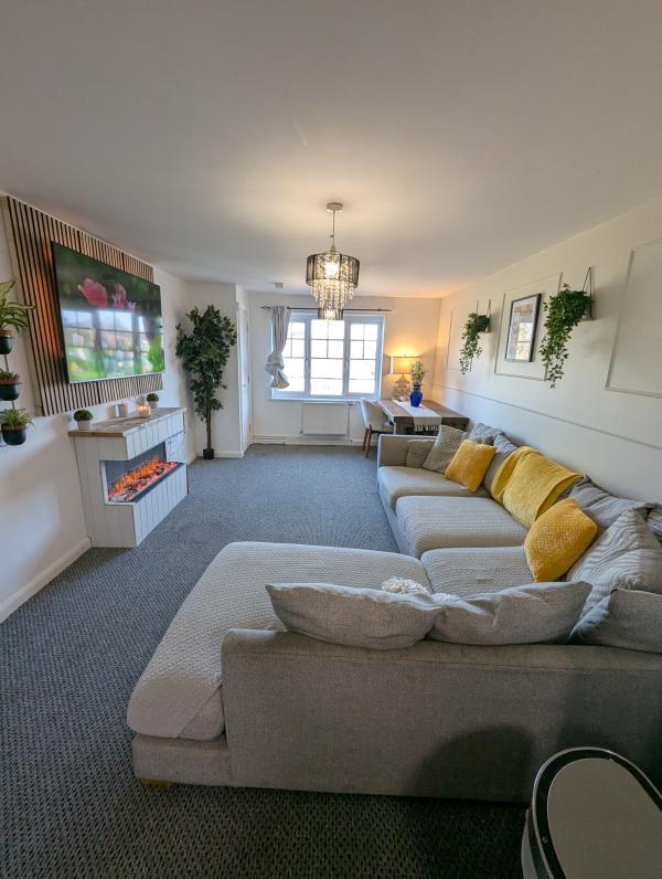 2 bedroom flat in Sunbury House Exchange