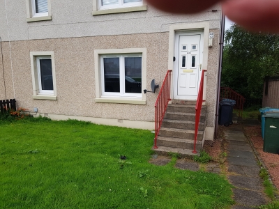 2   bedroom flat in Motherwell