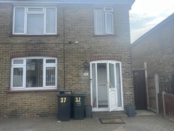 3 bedroom house in Swanscombe House Exchange