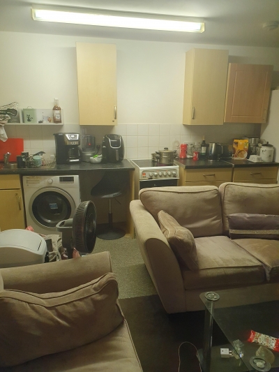 2   bedroom flat in Leigh-on-Sea