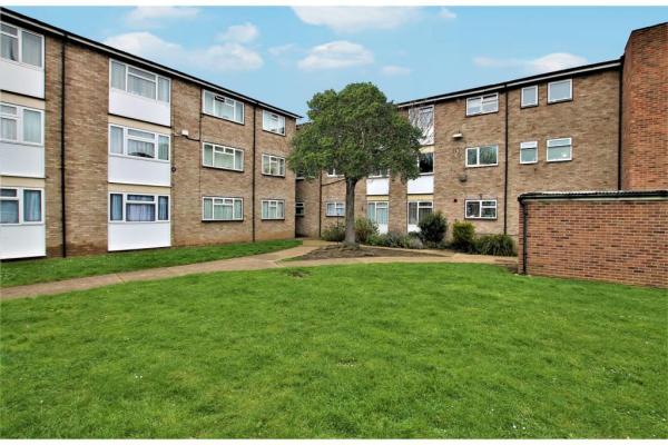2 bedroom flat in Romford House Exchange