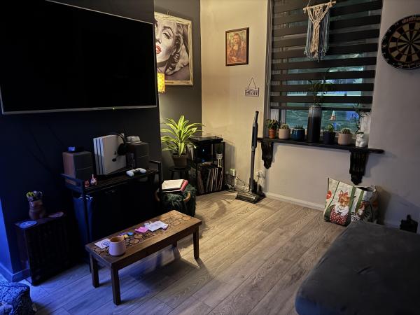 2 bedroom house in Huddersfield House Exchange