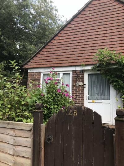 2   bedroom bungalow in Leatherhead