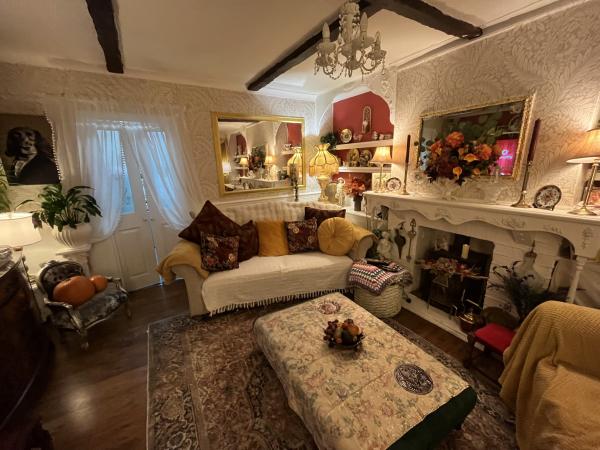 2 bedroom house in Feltham House Exchange