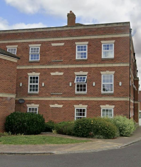 2 bedroom flat in New Waltham House Exchange