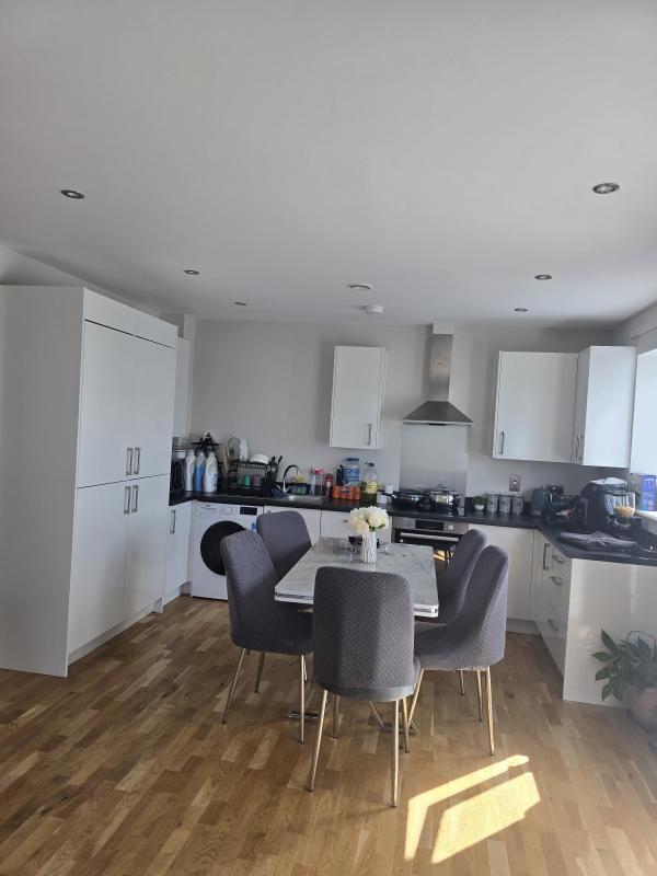2 bedroom flat in Hounslow House Exchange