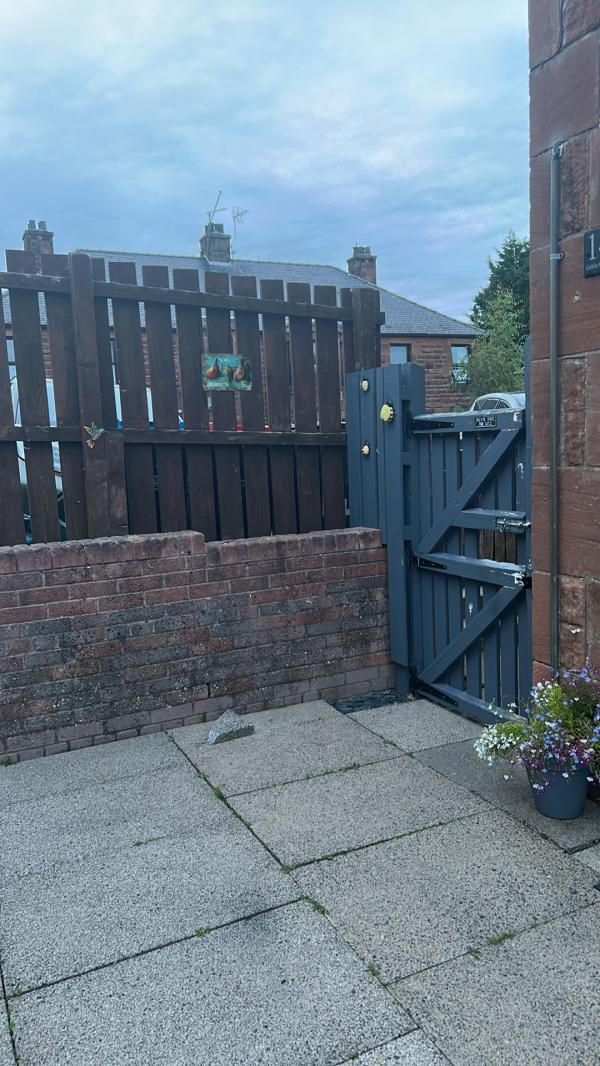 3 bedroom flat in Dumfries House Exchange