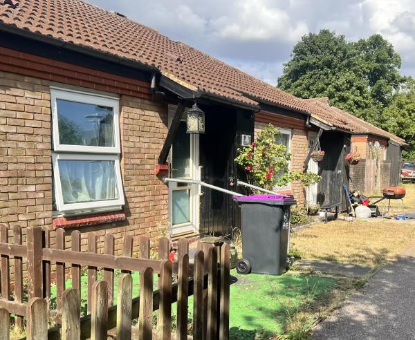 1 bedroom bungalow in Datchworth House Exchange