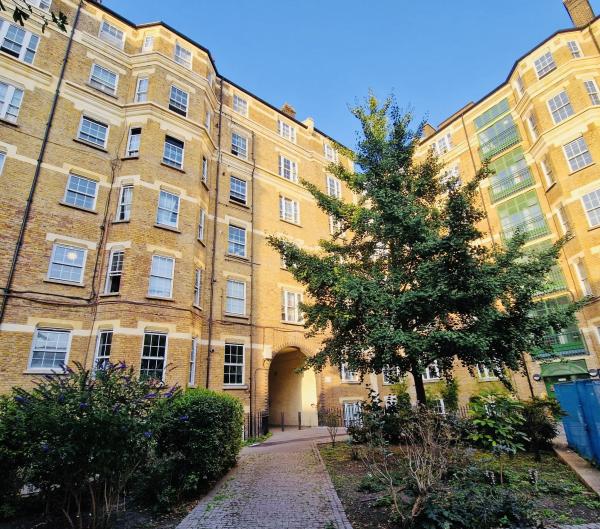 1 bedroom flat in London House Exchange