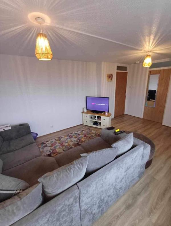 2 bedroom flat in Knightswood House Exchange
