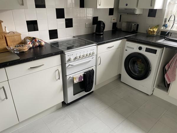 2 bedroom house in Hook House Exchange