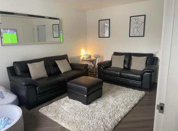 2 bedroom house in Lilybank House Exchange