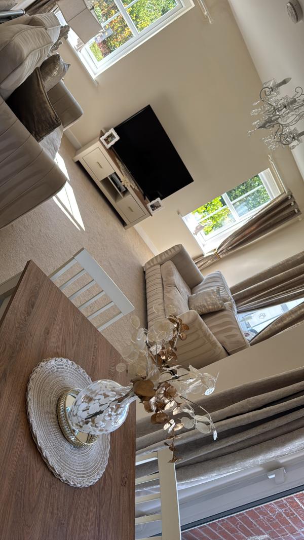 2 bedroom flat in Norton Canes House Exchange