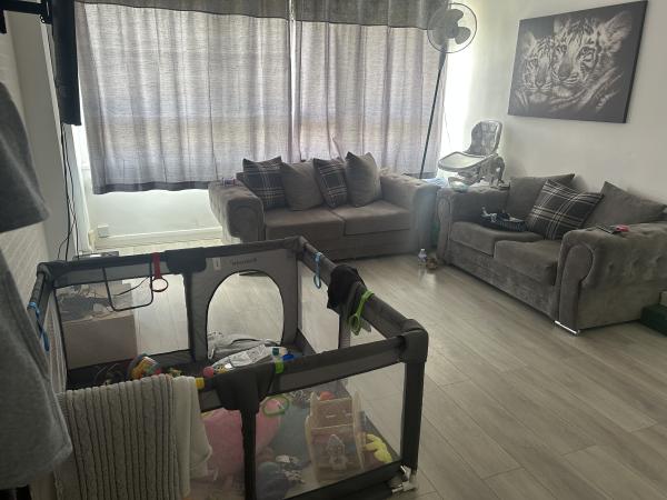 2 bedroom flat in Gidea Park House Exchange