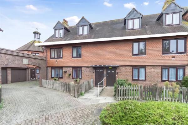 1 bedroom flat in Burgess Hill House Exchange