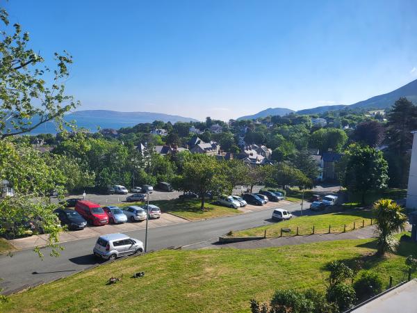 2 bedroom flat in Penmaenmawr House Exchange