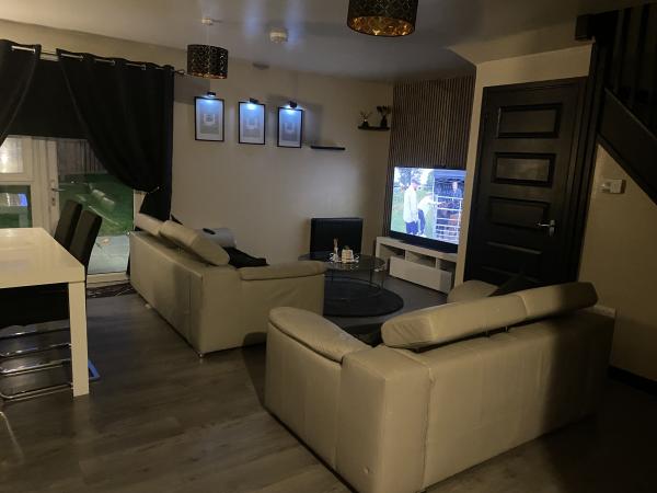 3 bedroom house in Rosewell House Exchange