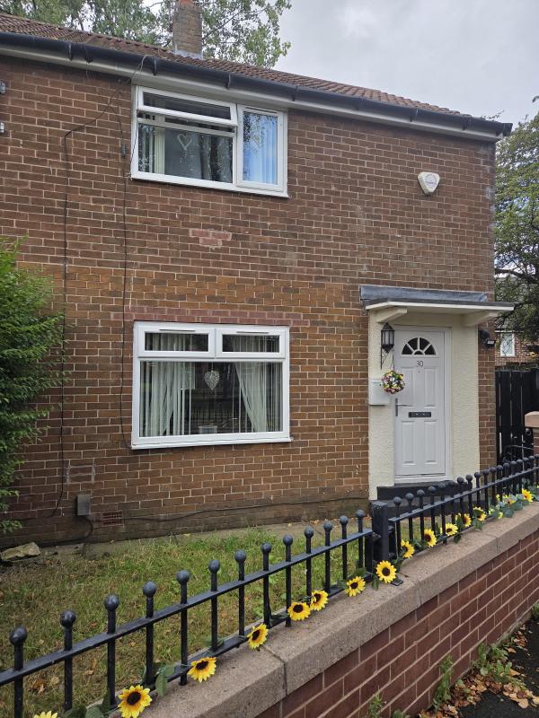 2 bedroom house in Fitton Hill House Exchange