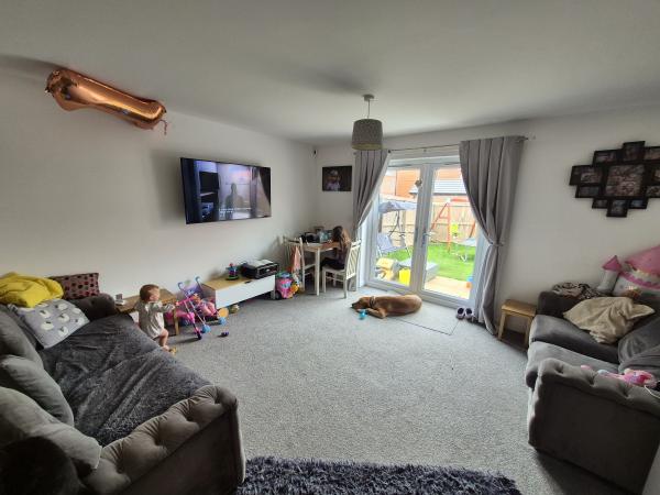 2 bedroom house in Witham St Hughs House Exchange