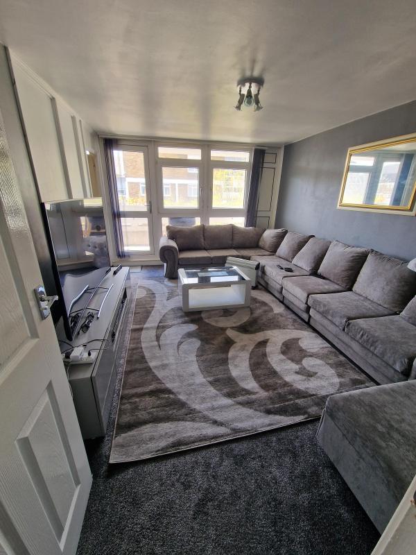 2 bedroom flat in London House Exchange