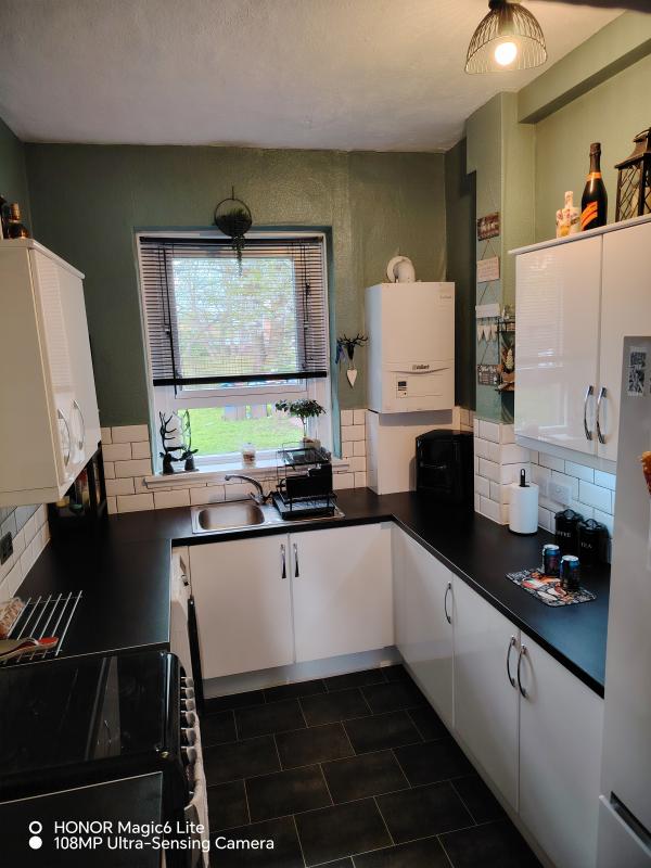 3 bedroom flat in Shawlands House Exchange