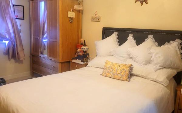 4 bedroom flat in London House Exchange