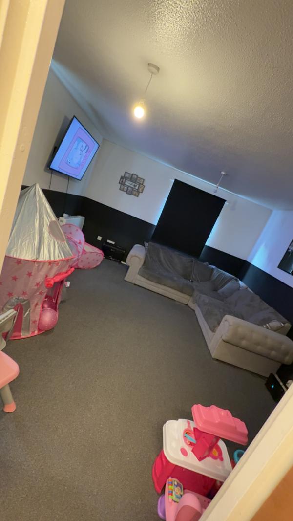 2 bedroom flat in Radcliffe House Exchange