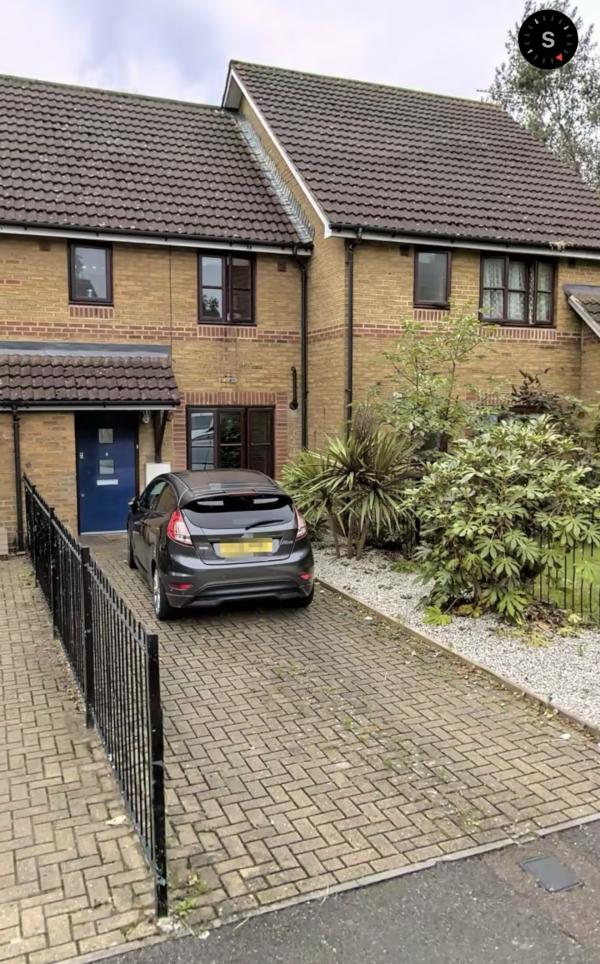 2 bedroom house in Uxbridge House Exchange