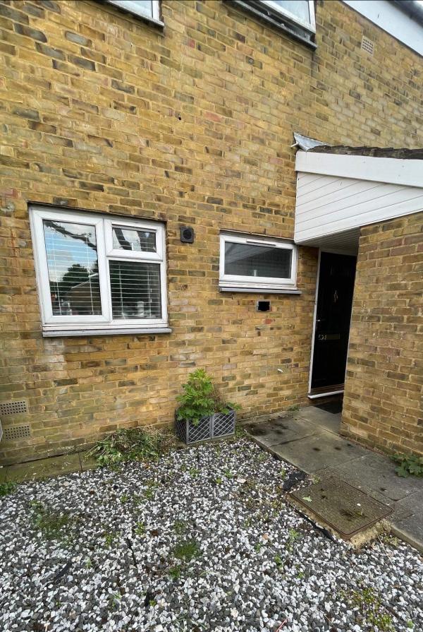 1 bedroom flat in Luton House Exchange