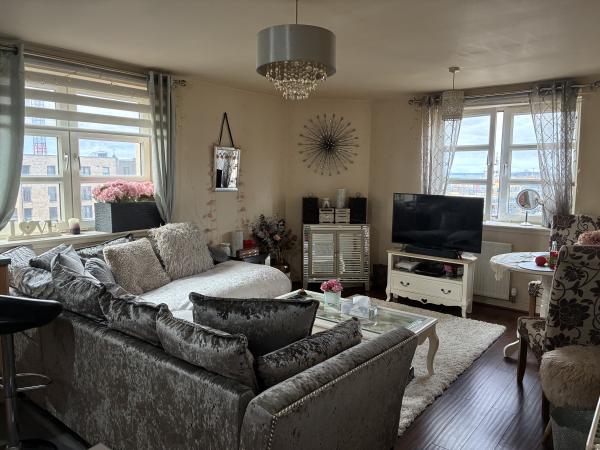 2 bedroom flat in Leith House Exchange