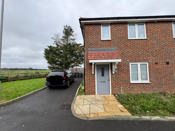 2 bedroom house in Manston House Exchange