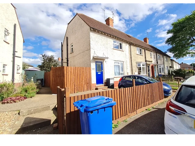 2 bedroom house in Kettering House Exchange