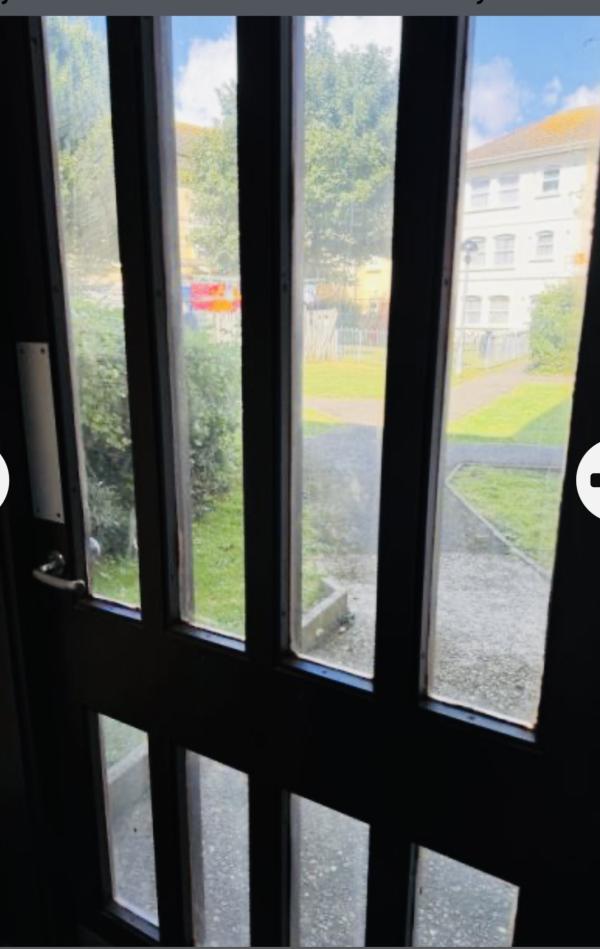2 bedroom flat in Worthing House Exchange