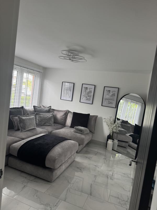 3 bedroom house in Paisley House Exchange