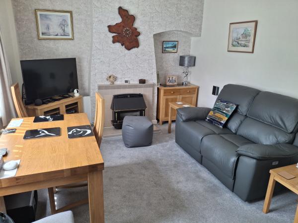 2 bedroom house in Amesbury House Exchange