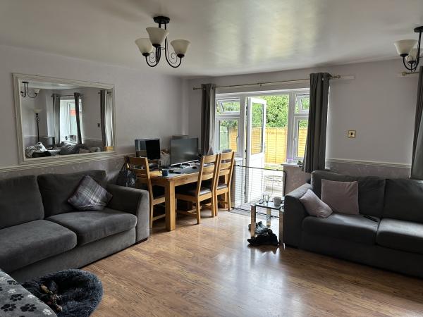 3 bedroom house in Ruislip Manor House Exchange
