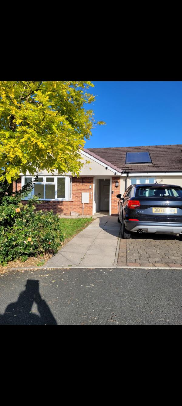 2 bedroom bungalow in Shrewsbury House Exchange