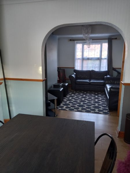 3 bedroom house in Morden House Exchange