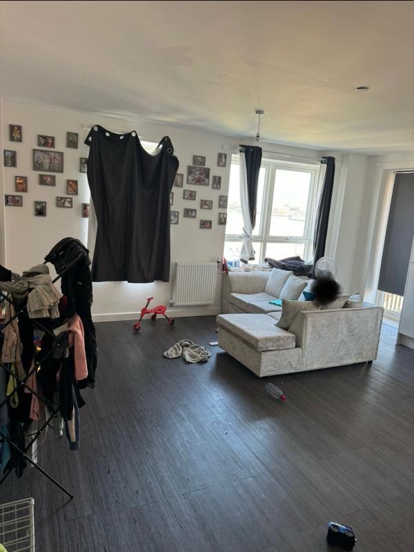 3 bedroom flat in South Oxhey House Exchange