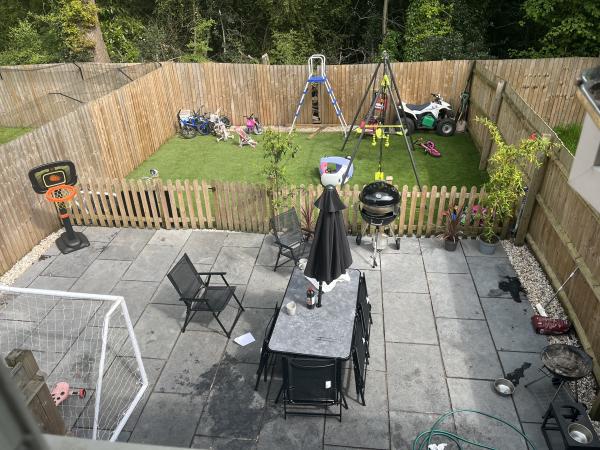 2 bedroom house in Tidbury Green House Exchange