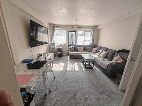 2 bedroom flat in Northfield House Exchange