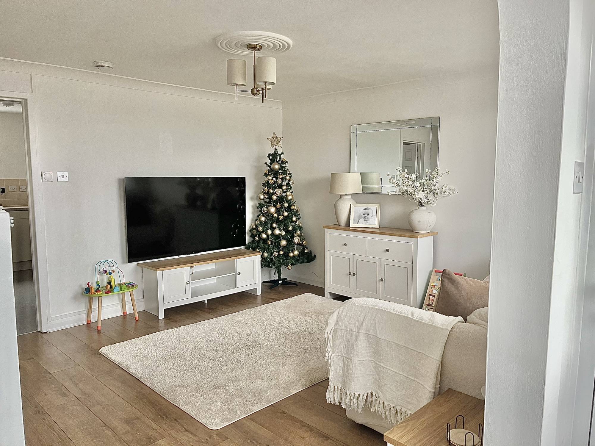 2 bedroom house in Brynithel House Exchange