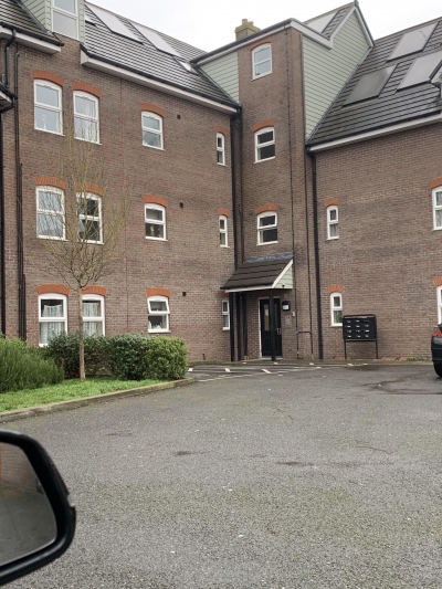 2   bedroom flat in Luton