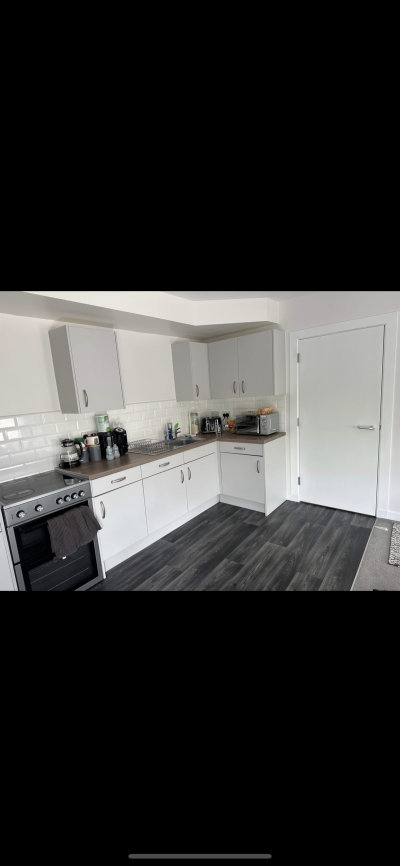 2   bedroom flat in Livingston