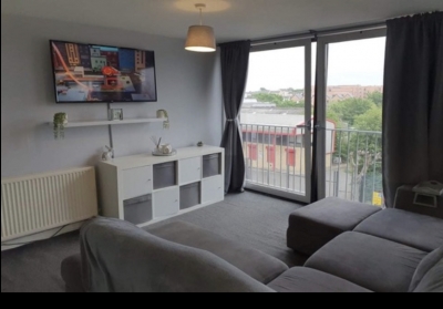 2   bedroom flat in Leith